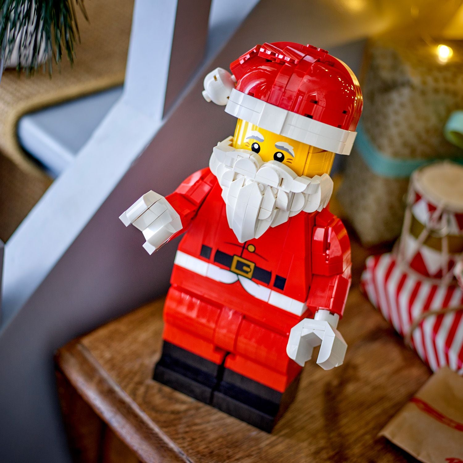 40820 Up-Scaled Santa Minifigure – LEGOLAND® Discovery Centre
