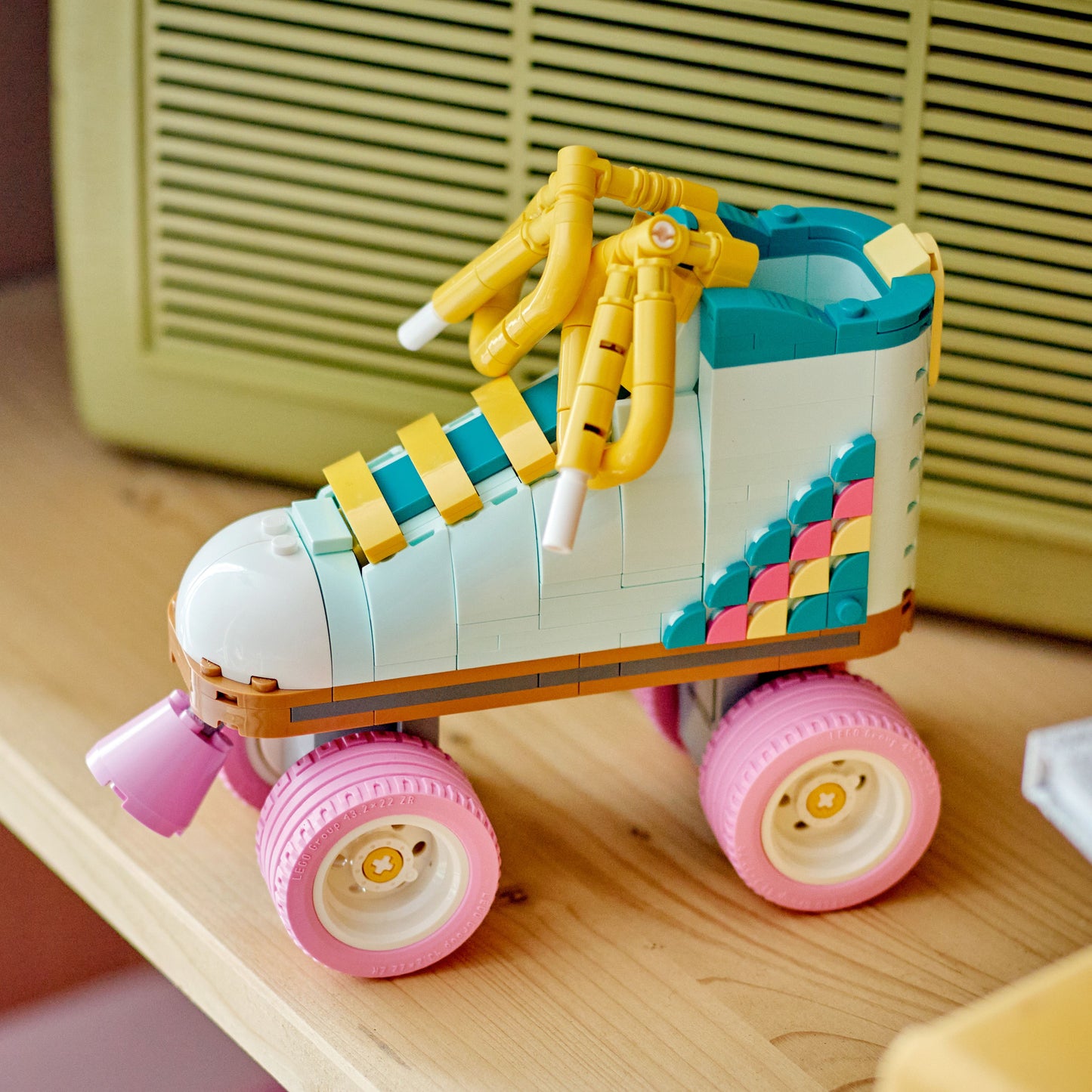 Retro Roller Skate 31148