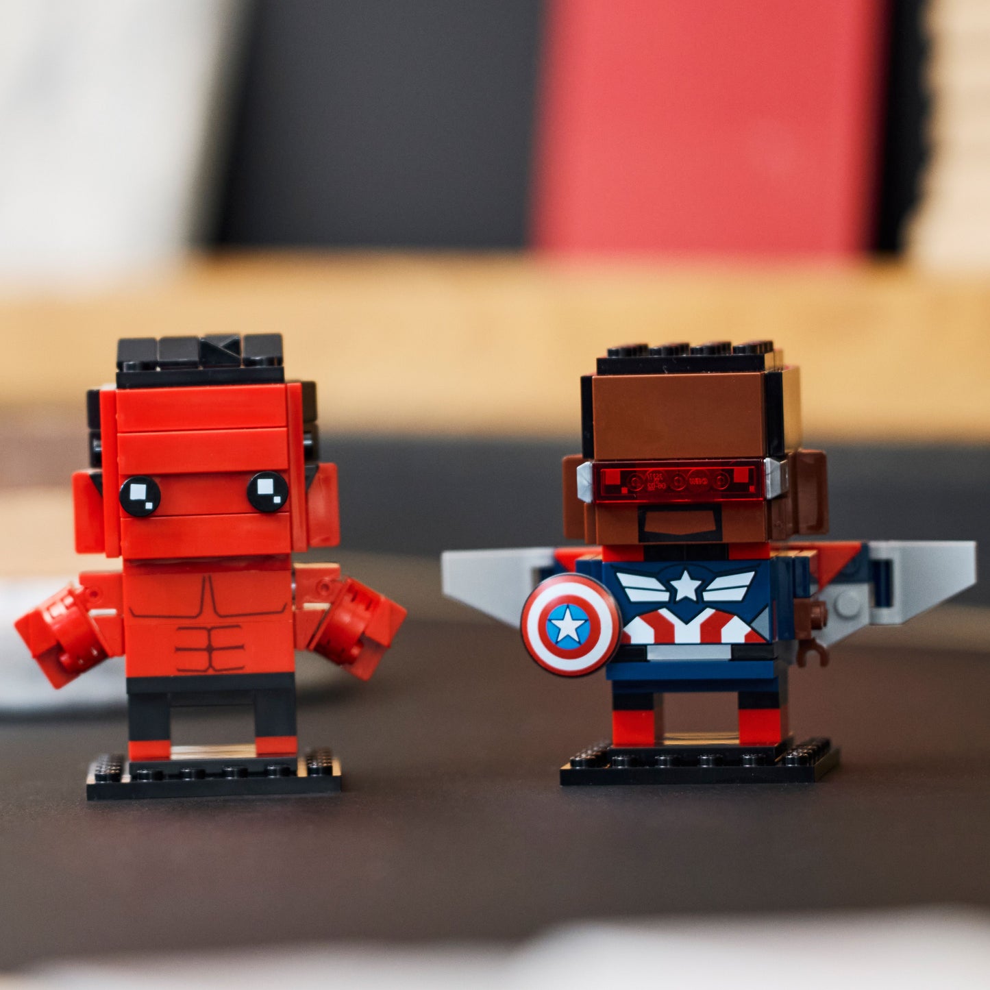 40668 Captain America & Red Hulk Figures