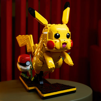 72152 Pikachu and Poké Ball