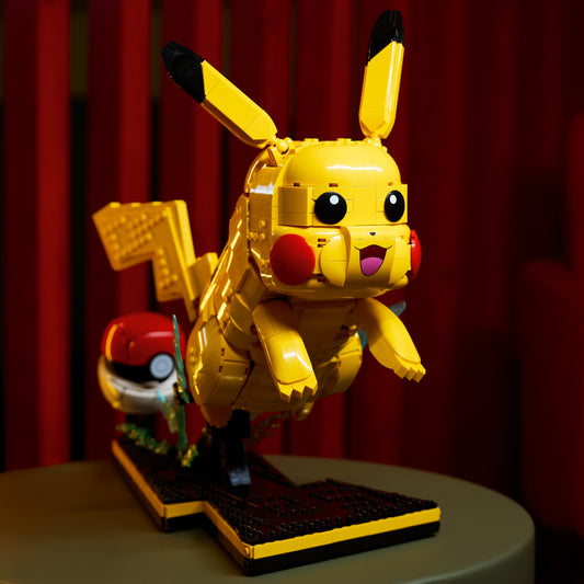 72152 Pikachu and Poké Ball