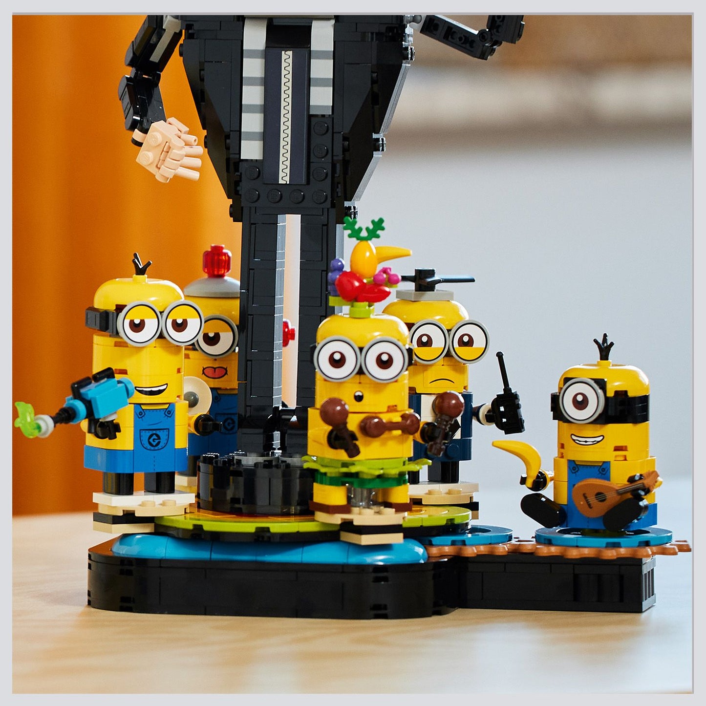 75582 Brick-Built Gru and Minions