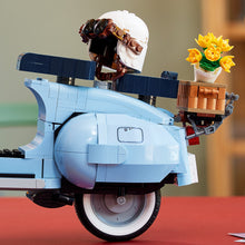Load image into Gallery viewer, LEGO® Vespa 125 10298
